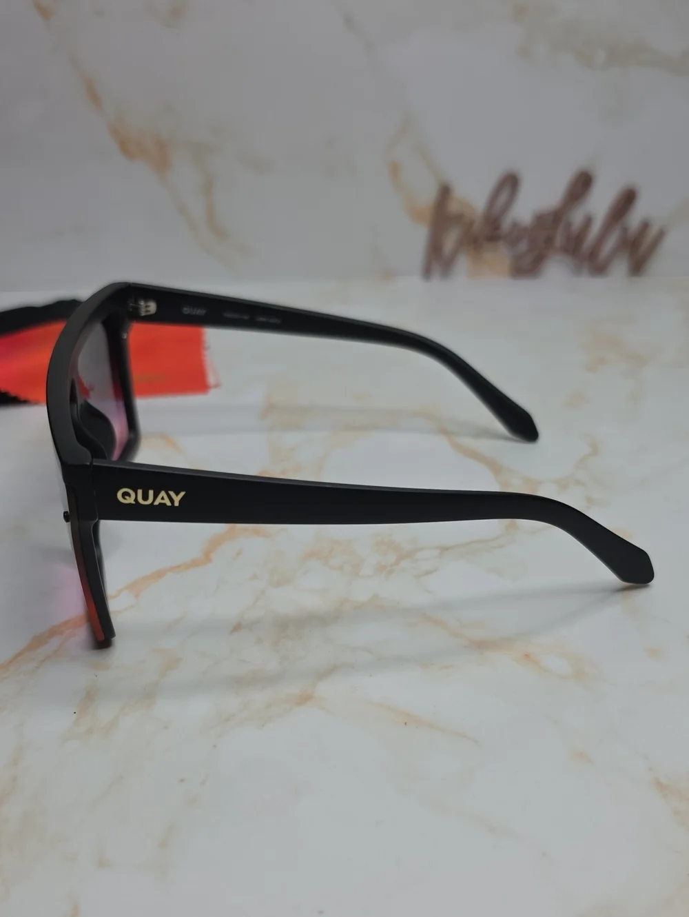 QUAY Hindsight Sunglasses Matte Black Frame Black Pink Fade Lens Shield NEW